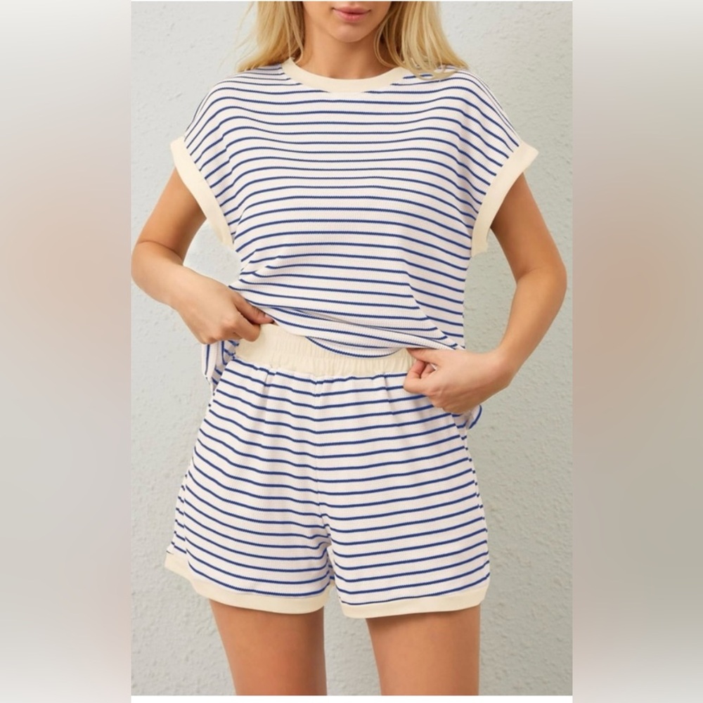 WOMEN’S STRIPED SHORT SET. TOP & BOTTOMS